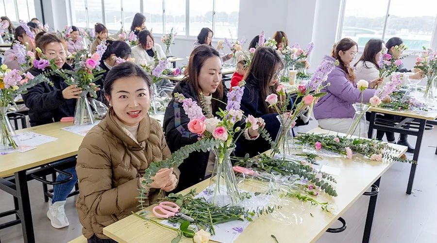 花开十里，美丽如你 | 918博天娱乐储能举办三八妇女节艺术DIY活动