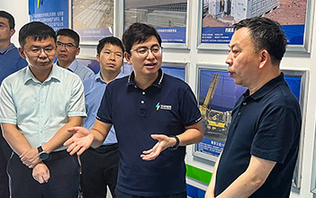 江苏省镇江市新区管委会领导莅临918博天娱乐储能江苏工厂调研指导